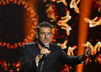 Gabbani dopo il malore, ‘somma di caldo e stanchezza, sto bene, stasera sul palco’