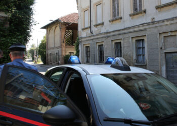 Aggredisce moglie e figlia a martellate, arrestato 55enne in Brianza