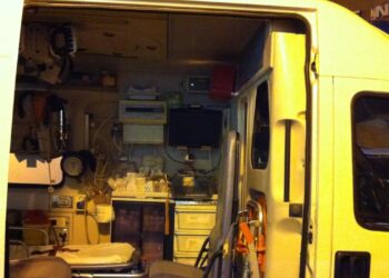 Imprenditore precipita dal tetto di un capannone e muore in Umbria