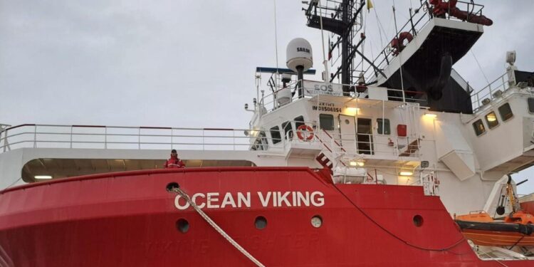La nave Ocean Viking soccorre 55 migranti in zona sar maltese