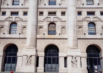Borsa: Milano debole (-0,4%), prese di beneficio su Stm e Prysmian