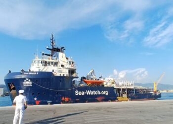 Piantedosi: ’45giorni di fermo e 7.500 euro di multa per la Sea Watch 5′. L’ong: ‘Non collaboriamo con i criminali, il governo può dire lo stesso?’