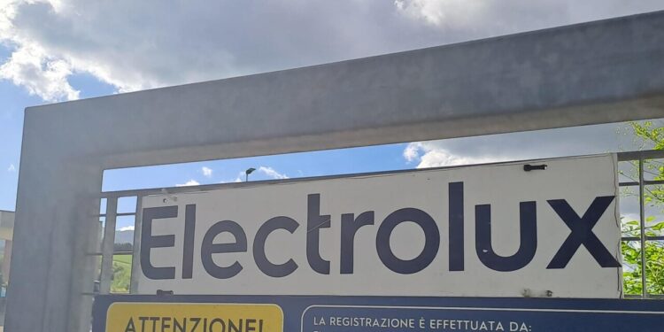Electrolux, a Porcia 25 assunzioni a termine, Rsu “contraddizioni inspiegabili”
