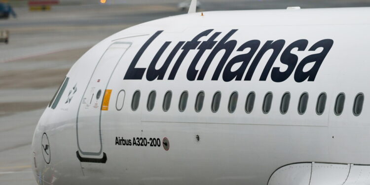 Lufthansa, primo volo con l’internet super veloce di Starlink