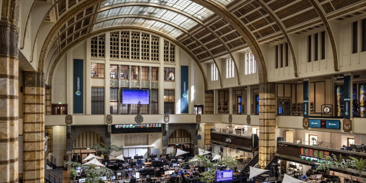 Borsa: l’Europa migliora, future contrastati, Milano invariata