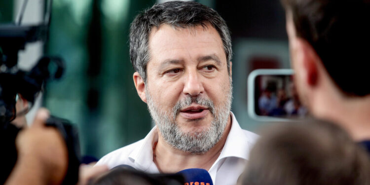 Matteo Salvini gela i frondisti: ‘La Lega è una, chi non è d’accordo non la rappresenta’