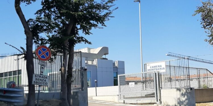 Morto dopo una fuga dai carabinieri a Senigallia, nel pomeriggio l’autopsia