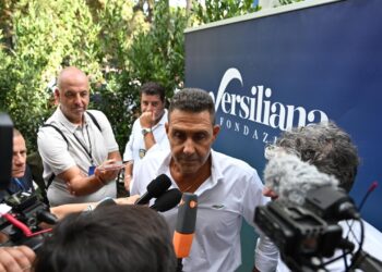 Vannacci posta sondaggio con FnV secondo nel centrodestra, ‘il patriarcato porta bene’