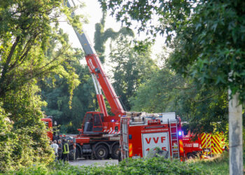 Auto si ribalta in fosso nel Pavese, morta una donna, feriti i due figli