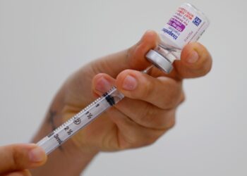 AstraZeneca verso la fusione con Bristol Myers Squibb, nasce la nuova Big Pharma da 400 miliardi