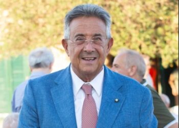 Caccuri celebra Roberto Sergio con cittadinanza onoraria, Premio alla carriera e chiavi della città.