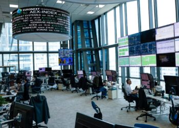 Lo spread rimane stabile a 78 punti base, rendimenti al 3,92%: inizia la settimana delle aste