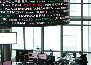 Lo spread è sceso sotto gli 80 punti dopo più di due settimane, rendimenti al 3,93%