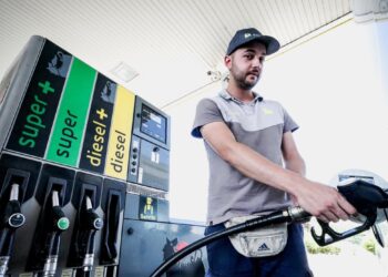 Il prezzo del petrolio è calato del 6%, che effetti ci saranno sulla benzina e sul diesel