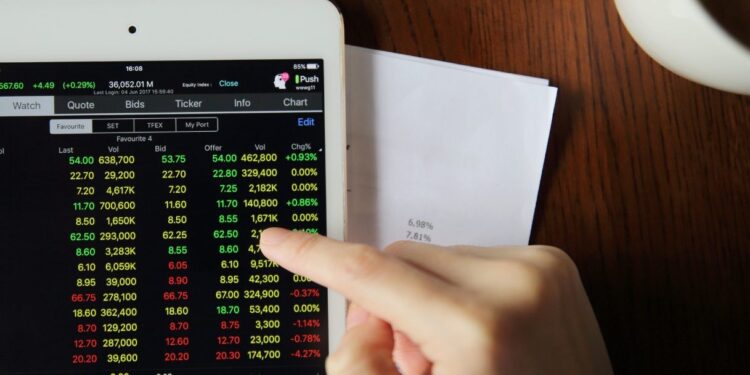 Spread Btp-Bund stabile a 76,6 punti, rendimenti al 3,91%: come cambiano i costi del debito pubblico