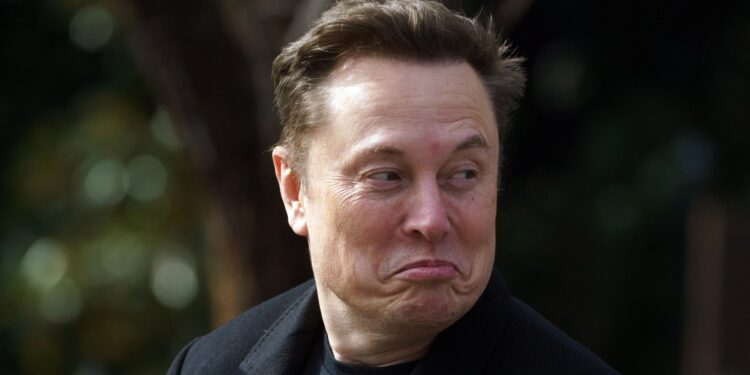 Tutti i problemi di Elon Musk, da Tesla alle azioni di SpaceX fino al razzo sulla Luna