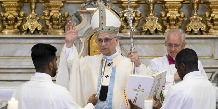 Il Papa, ‘il mondo impone canoni estetici che ci imprigionano’