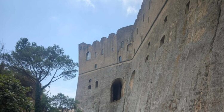 Castel Sant’Elmo riapre lunedì dopo il crollo del muro esterno