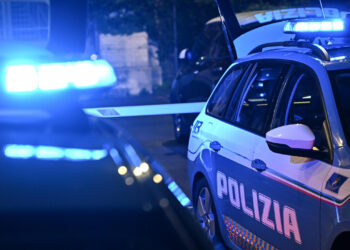 Difende la madre e il compagno lo accoltella, 15enne in ospedale