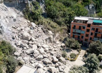 Campi Flegrei, 100 milioni per le case danneggiate e contributi fino a 900 euro al mese