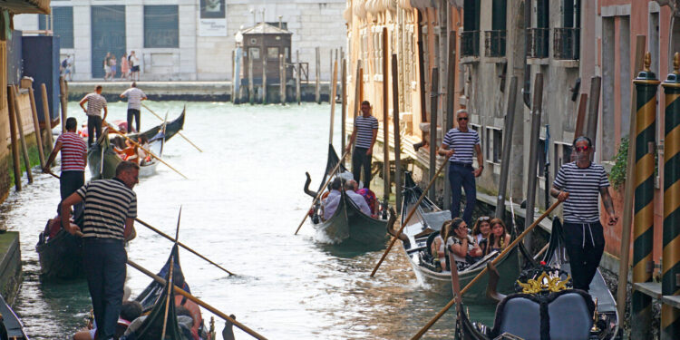 A Venezia lanciata la proposta per un referendum comunale sugli affitti brevi