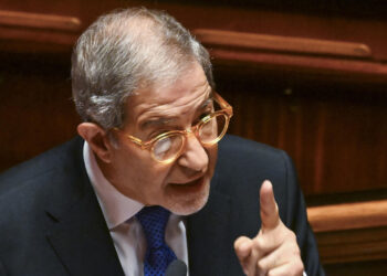 Musumeci, ‘a Catania è fuori posto l’aeroporto, non il vulcano’