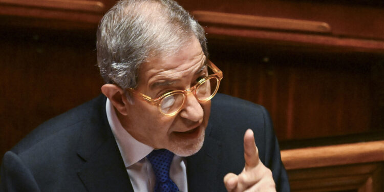 Musumeci, ‘a Catania è fuori posto l’aeroporto, non il vulcano’