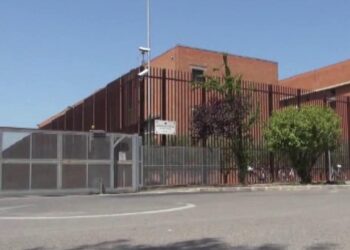 Indagato per tentato omicidio agente che ha sparato a fuggitivo a Prato