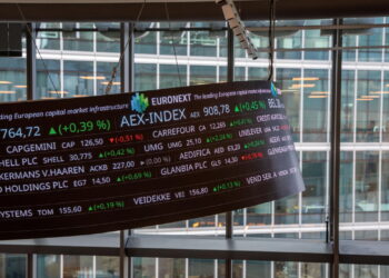 Borsa: l’Europa chiude contrastata, Parigi -0,16%, Francoforte +0,53%