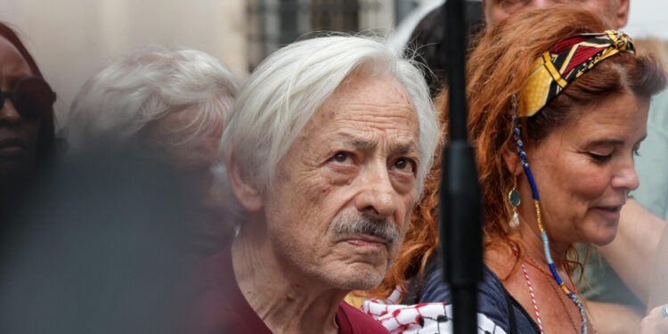 Leo Gullotta, ‘manina ‘destra’ della Regione siciliana mi ha escluso da un premio’