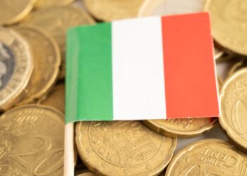 Debito pubblico record oltre 3.200 miliardi, cresce la quota in mano agli investitori esteri