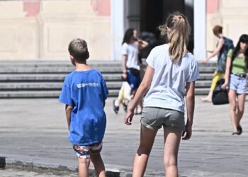 Il caldo non allenta la morsa al Sud, sabato bollini rossi per Bari e Palermo