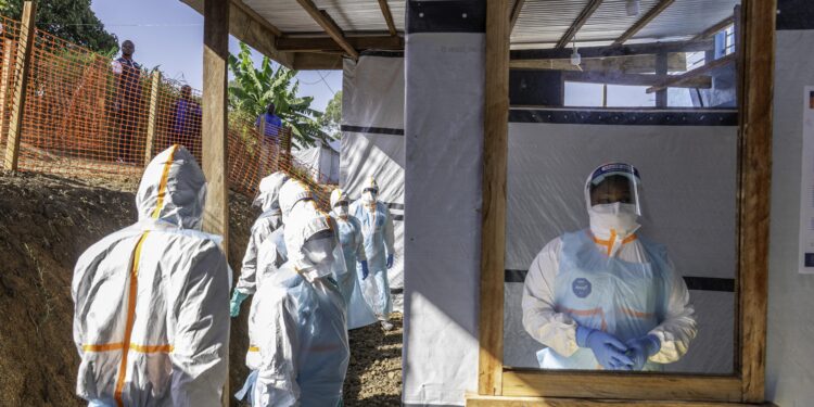 Ebola, epidemia in Congo cresce a velocità eccezionale. Oms: “3.605 casi con 1.587 morti”