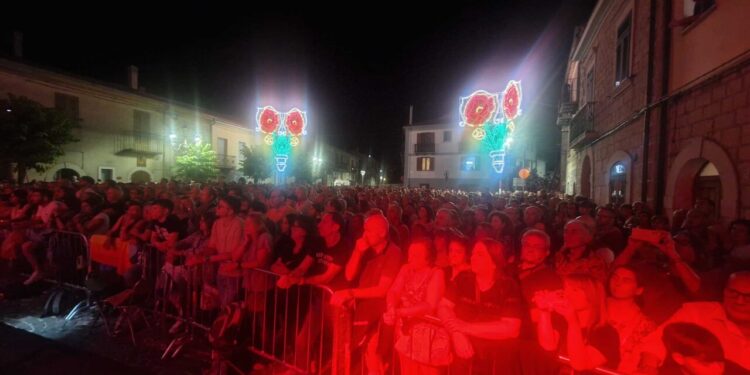 I Nomadi dedicano il concerto in Molise a Guccini, ‘era il più grande’