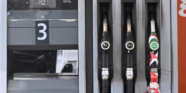 Taglio accise sul gasolio da 17 centesimi: da dove arrivano i soldi