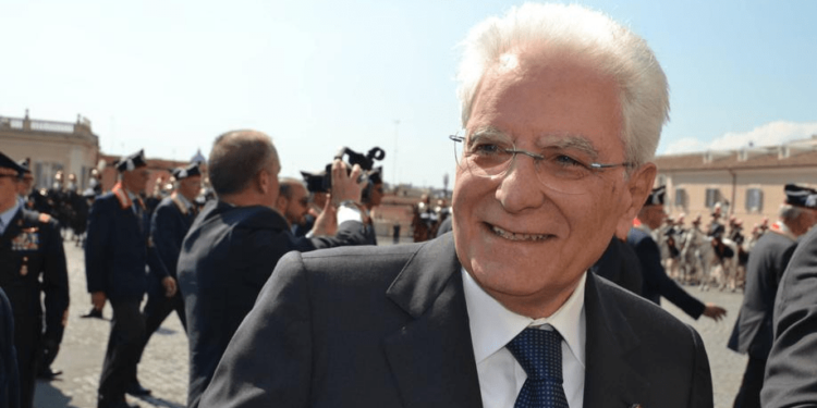 Politici e vacanze: Mattarella in montagna e Meloni in Puglia, tanti al mare in Sardegna