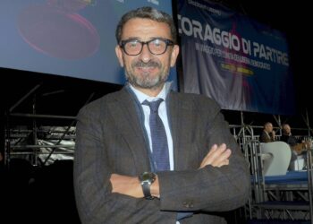 Eclissi, Tabarelli: “Stress test per la rete, ma sistema reggerà. Benzina? Non esclusi 2,50-3 euro”