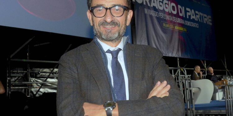 Eclissi, Tabarelli: “Stress test per la rete, ma sistema reggerà. Benzina? Non esclusi 2,50-3 euro”