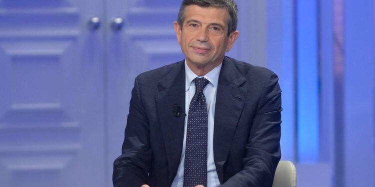 Rissa con spranghe e bottiglie in centro a Milano, Lupi: “Sicurezza centrale, Sala ha sottovalutato il problema”