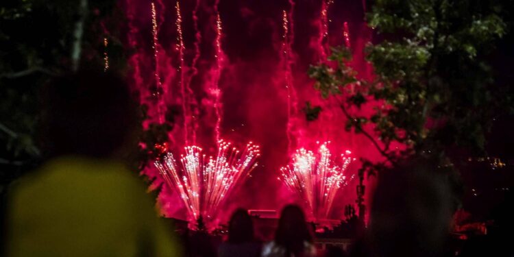 Fuochi d’artificio non fanno dormire una famiglia: “Siamo insonni, non ce la facciamo più”