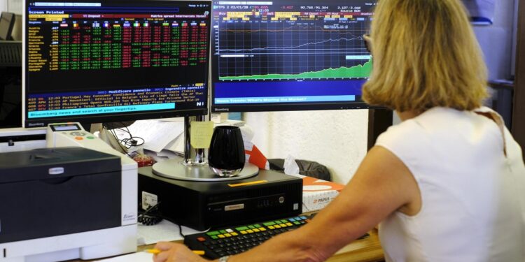 Lo spread in lieve calo a 78,9 punti base, via all’asta per i Btp del 12 agosto
