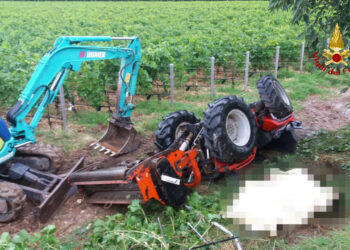 Si rovescia con il trattore, muore imprenditore vinicolo