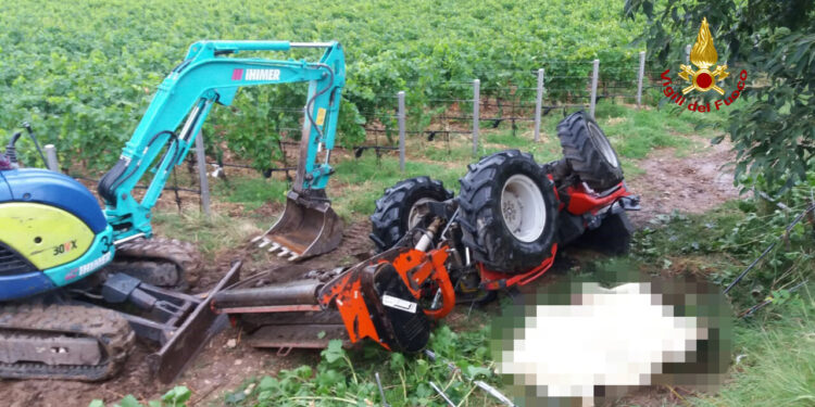 Si rovescia con il trattore, muore imprenditore vinicolo