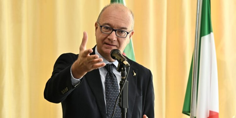 Busta con proiettile e lettera con minacce al ministro Valditara