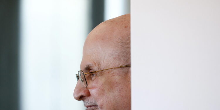 Rushdie, Naza? ‘Complimenti ai registi per il coraggio’