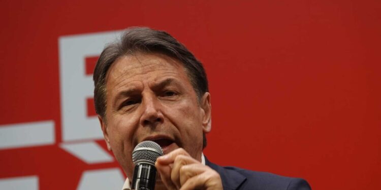 Programma M5s al voto, ‘continuare ad inviare armi a Kiev è allontanare la pace’