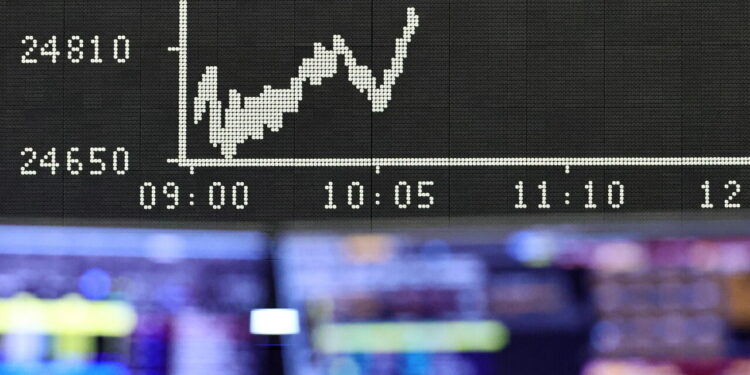 Borsa: l’Europa consolida i rialzi col calo del petrolio, Milano +0,8%