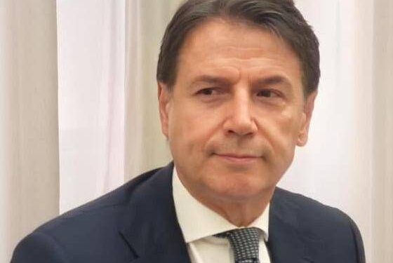 M5S, ecco 20 punti per il programma: “Inviare armi all’Ucraina allontana la pace”