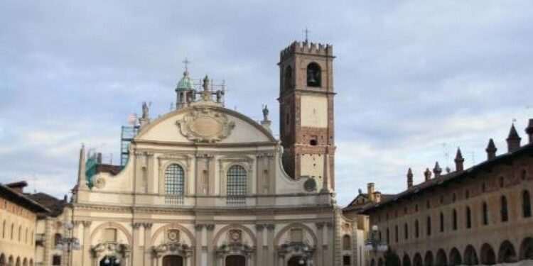 Trovato morto nell’incendio di casa, un arresto per omicidio nel Pavese
