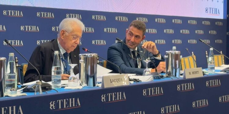 Vannacci-Monti, a Cernobbio il confronto fra due mondi lontanissimi: uno legge, l’altro fa scintille